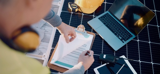 Estudio de Recurso Solar y Reporte de Producción Energética